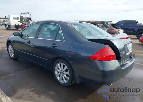 2007 Honda Accord 3.0 Ex z USA, uszkodzony, nr VIN 1HGCM66807A070850
